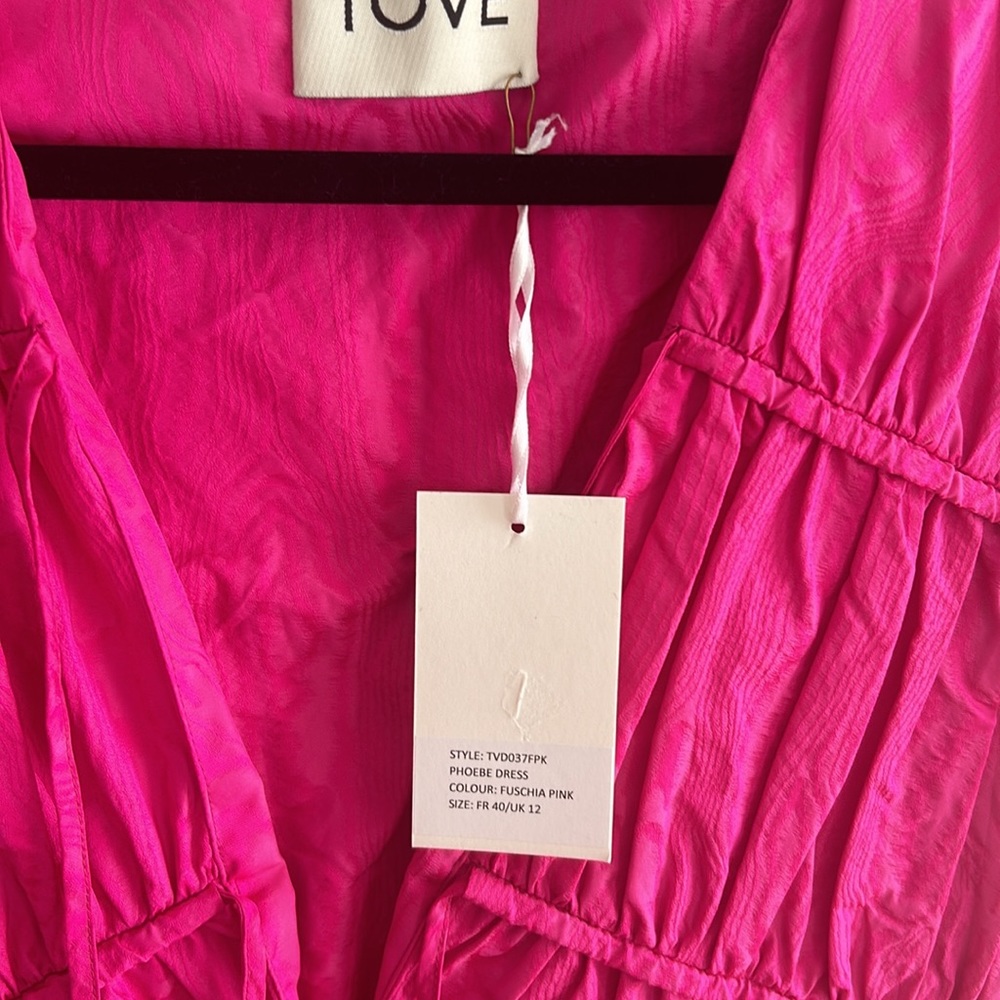 TOVE Fuchsia Pink Short Sleeve V-Neck Gathered Waist Dress - Picture 3 of 4
